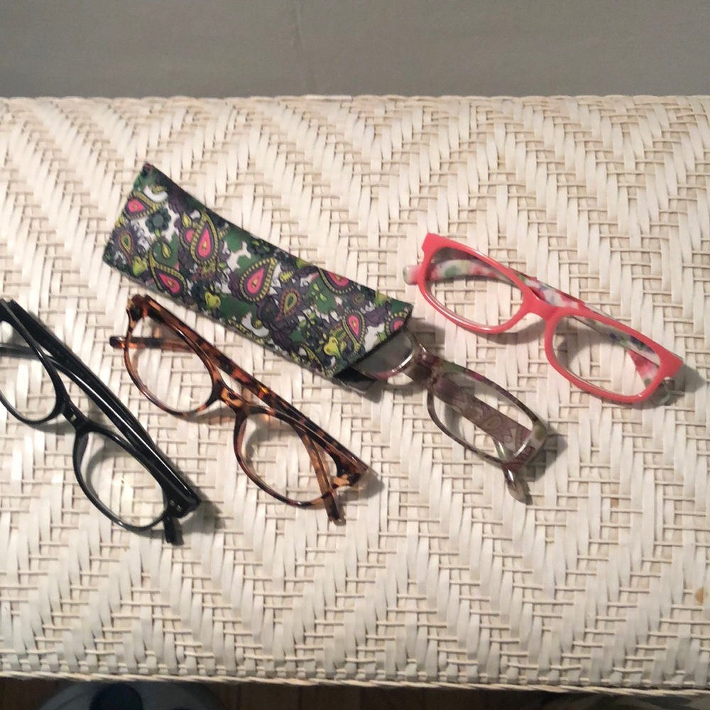 Stylish Eyeglasses Set with Case